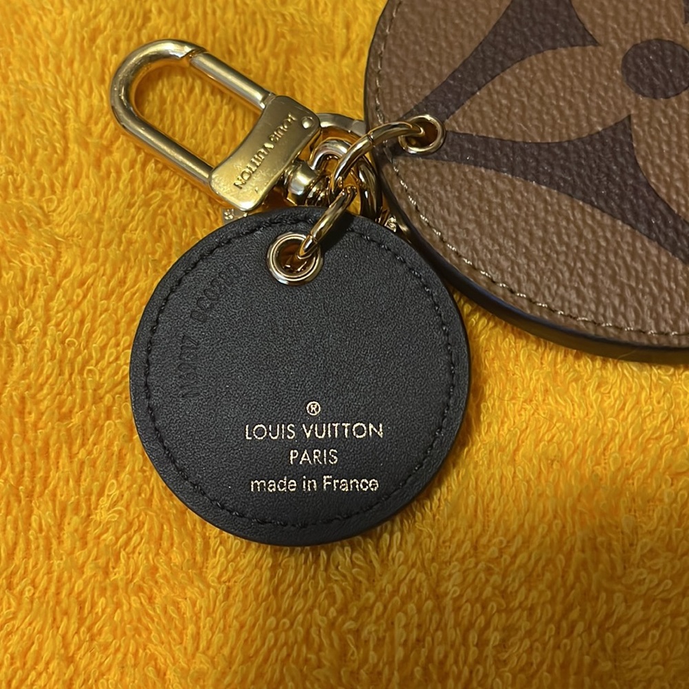 Authentic Louis Vuitton monogram reverse key holder/ bag charm - Picture 3 of 7